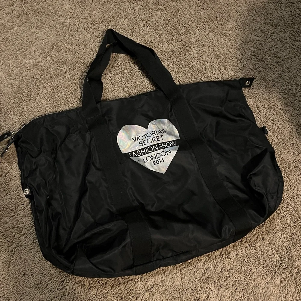 Victoria’s Secret duffel bag - Picture 3 of 4